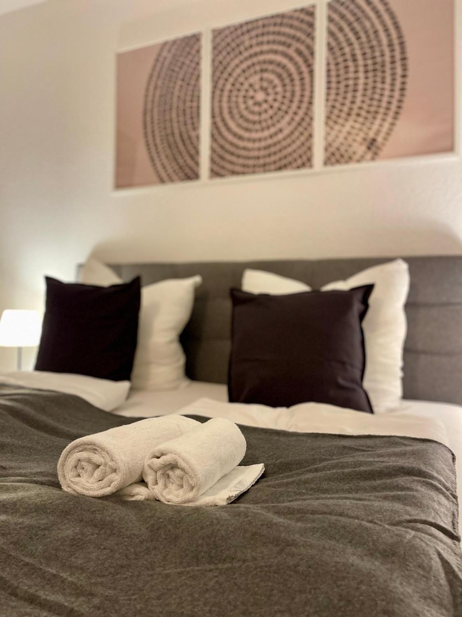 Raha Apartments - Ihr Komfortables Zuhause - Garten - Vollausstattung - Balkon - Parkplatz คาสเซล ภายนอก รูปภาพ